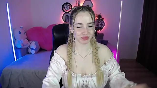 Snapshot of SabrinViolet chatting on 05/17/26, 08:14 SabrinViolet online show from 05/17/26, 08:14