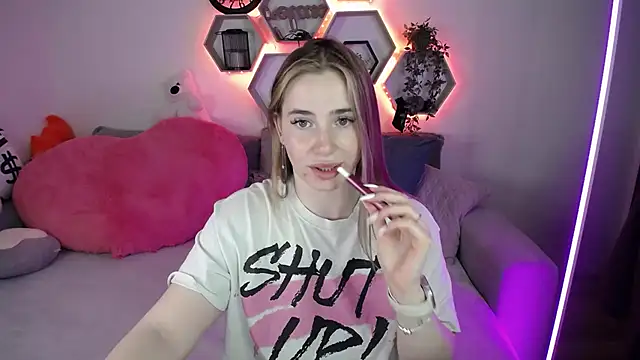 Snapshot of SabrinViolet chatting on 05/05/26, 08:50 SabrinViolet online show from 05/05/26, 08:50