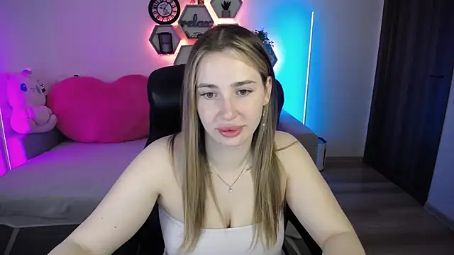 Snapshot of SabrinViolet chatting on 06/19/26, 08:09 SabrinViolet online show from 06/19/26, 08:09