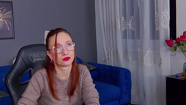 Snapshot of AnneHove chatting on 10/27/25, 05:08 AnneHove online show from 10/27/25, 05:08