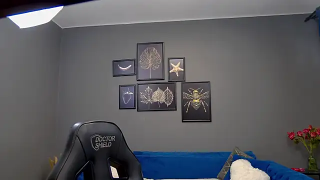 Snapshot of AnneHove chatting on 03/11/25, 05:13 AnneHove online show from 03/11/25, 05:13