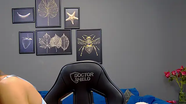 Snapshot of AnneHove chatting on 03/11/25, 11:23 AnneHove online show from 03/11/25, 11:23