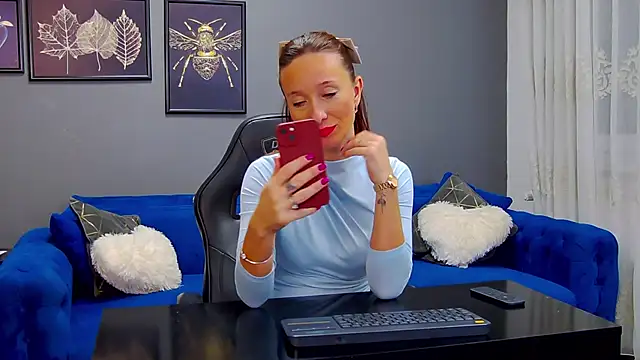 Snapshot of AnneHove chatting on 12/04/25, 05:28 AnneHove online show from 12/04/25, 05:28