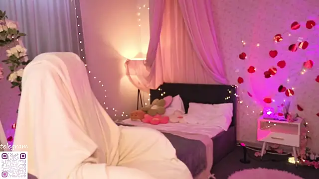 lilly Cherry  online show from 05/30/26, 11:27