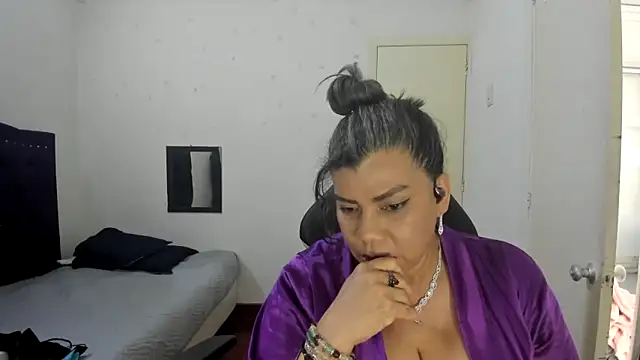 vikyadams online show from 10/14/25, 03:12