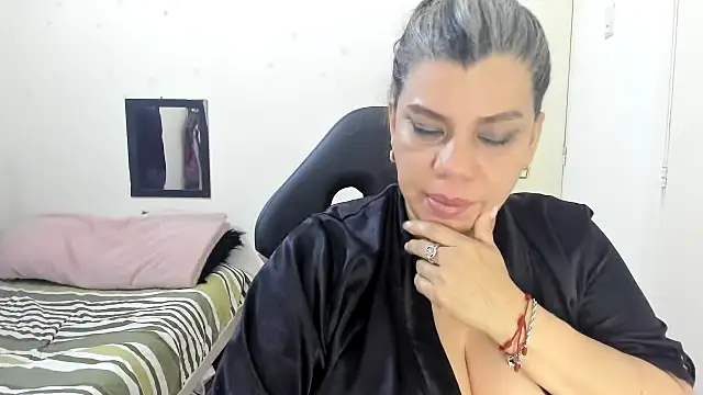 vikyadams online show from 12/05/25, 06:23