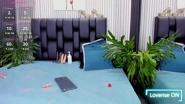 PamelaAnderson 2 online show from 10/17/25, 03:54