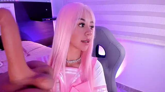 Snapshot of Violet_spencer chatting on 02/18/26, 01:36 Violet spencer online show from 02/18/26, 01:36