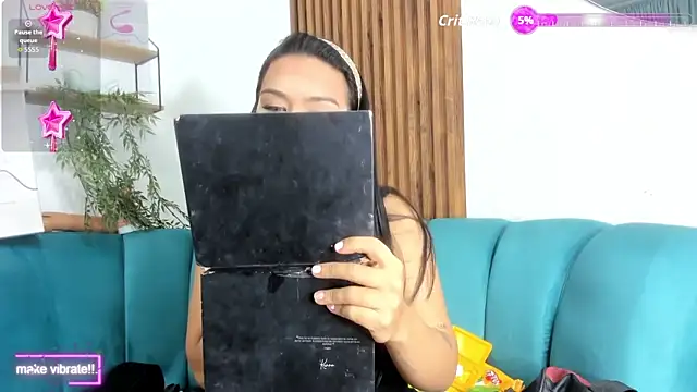 yossi peach cute online show from 12/22/25, 03:12