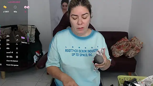 zehra sanem online show from 11/17/25, 04:22