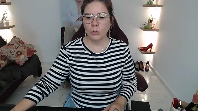 zehra sanem online show from 04/30/26, 01:51