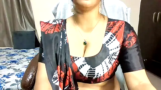 Snapshot of Queenhimanshi chatting on 06/04/26, 06:12 Queenhimanshi online show from 06/04/26, 06:12