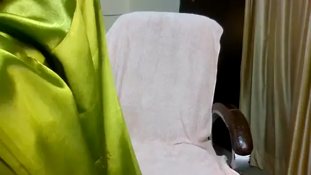 Snapshot of Queenhimanshi chatting on 04/05/26, 07:20 Queenhimanshi online show from 04/05/26, 07:20