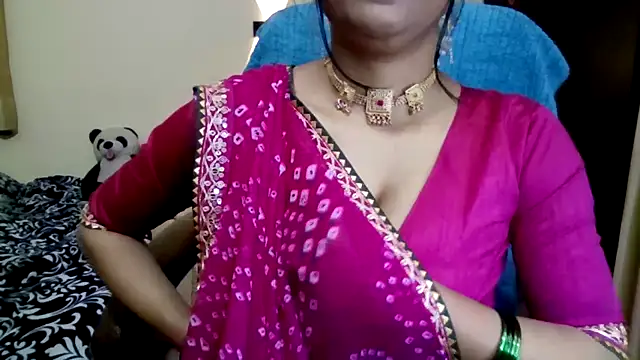 Snapshot of Queenhimanshi chatting on 02/19/26, 12:29 Queenhimanshi online show from 02/19/26, 12:29