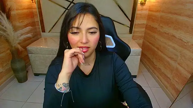 Dakotha v  online show from 11/28/25, 03:17