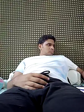 Snapshot of mykecockslong chatting on 10/31/25, 12:13 mykecockslong online show from 10/31/25, 12:13