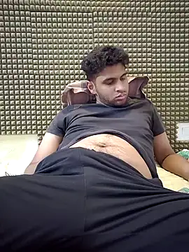 Snapshot of mykecockslong chatting on 09/30/25, 04:46 mykecockslong online show from 09/30/25, 04:46