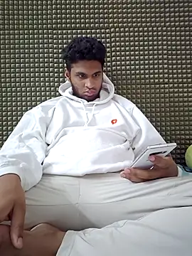 Snapshot of mykecockslong chatting on 10/27/25, 12:06 mykecockslong online show from 10/27/25, 12:06