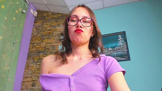 Snapshot of SofiaSolar chatting on 03/20/25, 04:29 SofiaSolar online show from 03/20/25, 04:29