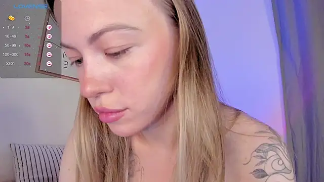 Snapshot of damn_cutie chatting on 04/18/26, 11:23 damn cutie online show from 04/18/26, 11:23