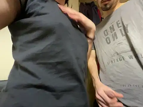 Snapshot of LamponaeFoglia3 chatting on 12/17/24, 04:21 LamponaeFoglia3 online show from 12/17/24, 04:21