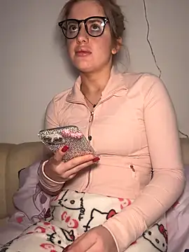 Holly-Glamour online show from 01/06/26, 02:32