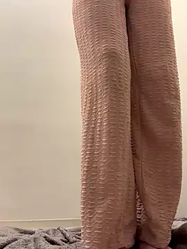 Snapshot of Holly-Glamour chatting on 11/12/25, 02:26 Holly-Glamour online show from 11/12/25, 02:26