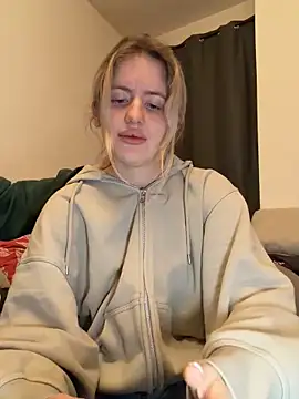 Holly-Glamour online show from 03/29/26, 09:27