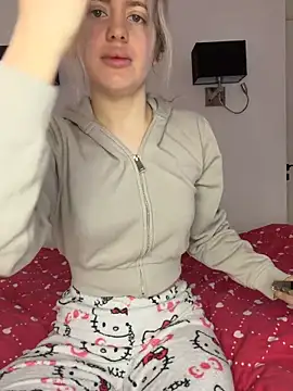 Holly-Glamour online show from 04/12/26, 08:56