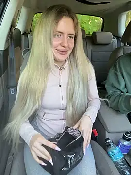 Holly-Glamour online show from 05/15/26, 06:44