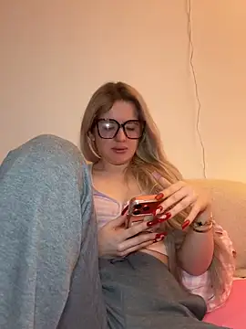 Holly-Glamour online show from 02/08/26, 09:29