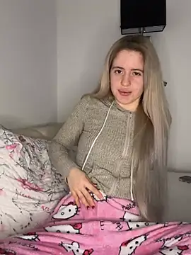 Holly-Glamour online show from 02/26/26, 11:49