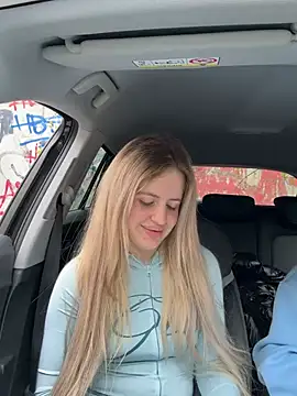 Holly-Glamour online show from 04/14/26, 09:03