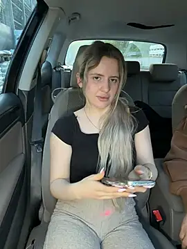 Holly-Glamour online show from 05/18/26, 07:07