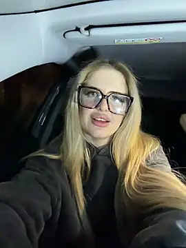 Holly-Glamour online show from 03/15/26, 11:34