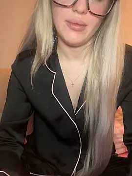 Holly-Glamour online show from 02/12/26, 01:27