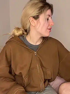 Holly-Glamour online show from 04/12/26, 01:53