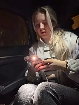 Holly-Glamour online show from 03/04/26, 11:23