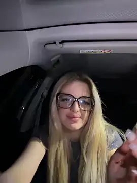 Holly-Glamour online show from 03/18/26, 08:21