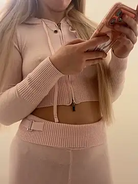 Holly-Glamour online show from 12/05/25, 05:11