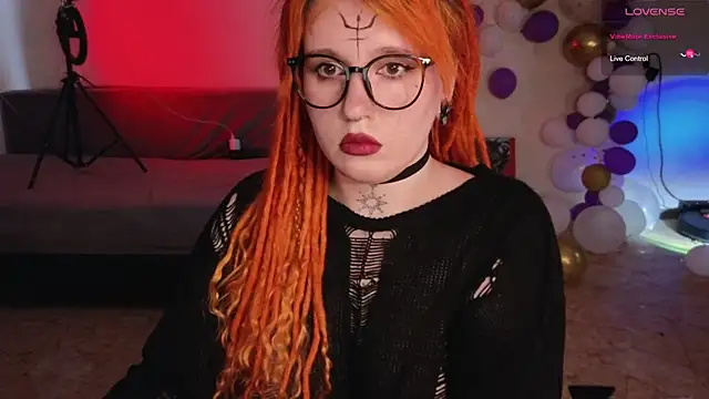 Snapshot of The_Full_Red_Moon chatting on 10/18/25, 09:22 The Full Red Moon online show from 10/18/25, 09:22