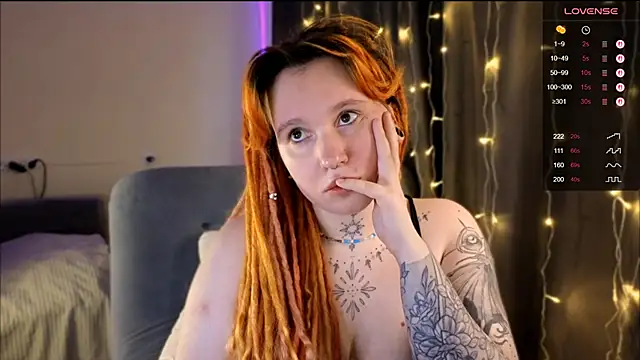 Snapshot of The_Full_Red_Moon chatting on 12/02/25, 10:39 The Full Red Moon online show from 12/02/25, 10:39