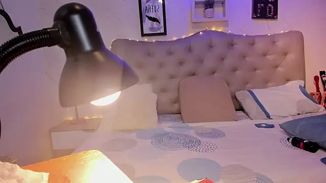 Antonella Montanari online show from 12/15/25, 02:50