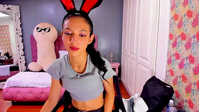 Snapshot of Iris_Stone_ chatting on 02/13/25, 06:15 Iris Stone online show from 02/13/25, 06:15