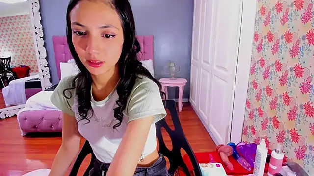 Snapshot of Iris_Stone_ chatting on 03/15/25, 05:04 Iris Stone online show from 03/15/25, 05:04