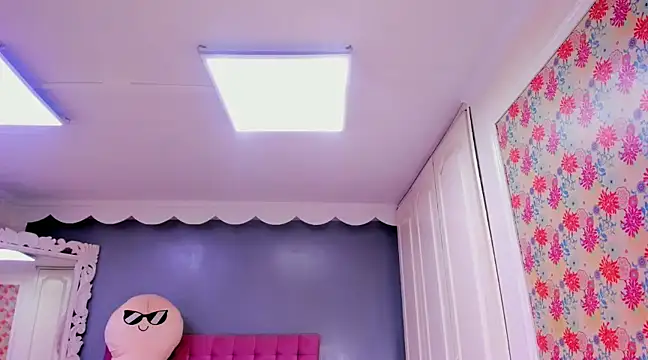 Snapshot of Iris_Stone_ chatting on 01/23/25, 01:45 Iris Stone online show from 01/23/25, 01:45