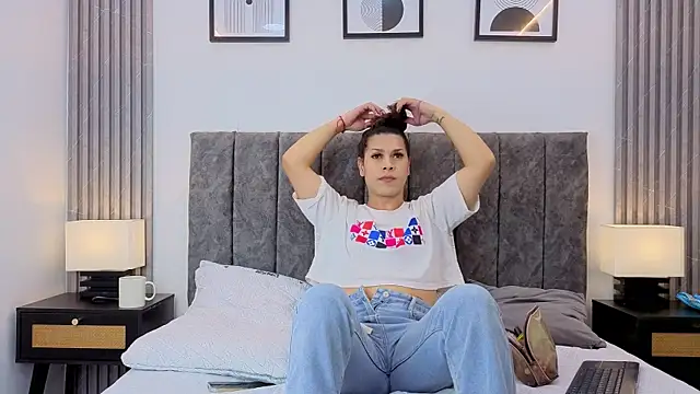 Luciana Ortiz1 online show from 12/23/25, 05:07