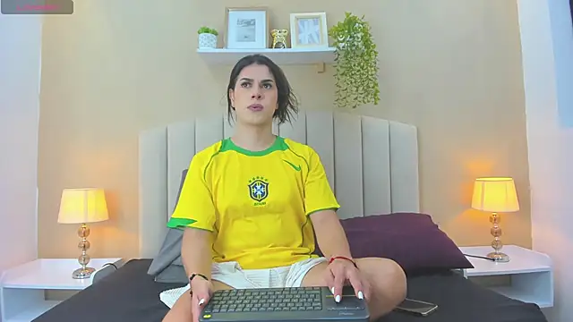 Luciana Ortiz1 online show from 05/12/26, 06:03