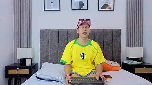 Luciana Ortiz1 online show from 12/15/25, 01:28