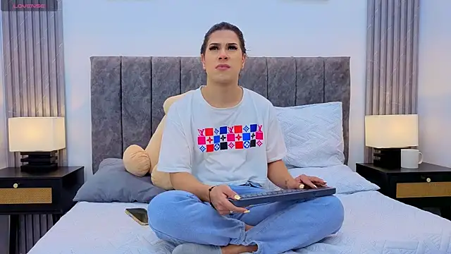 Luciana Ortiz1 online show from 11/04/25, 01:59